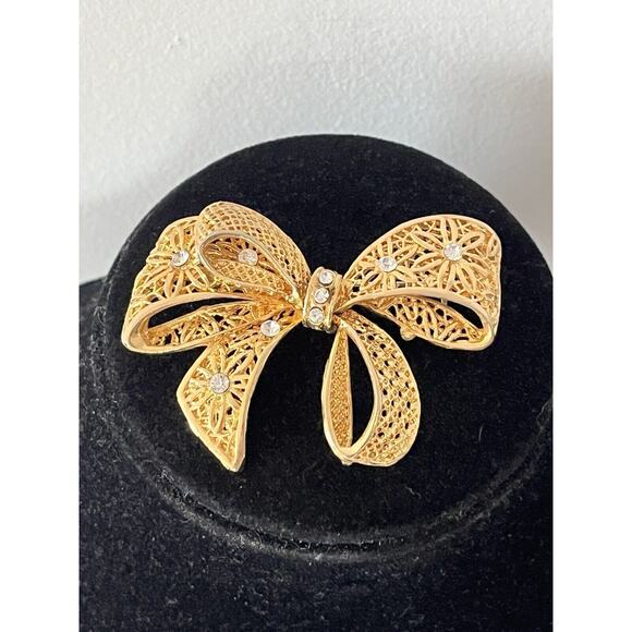Hanae Mori Brooch Bow Articulating Filigree Pin Gold Tone Rhinestones Signed - Picture 2 of 16